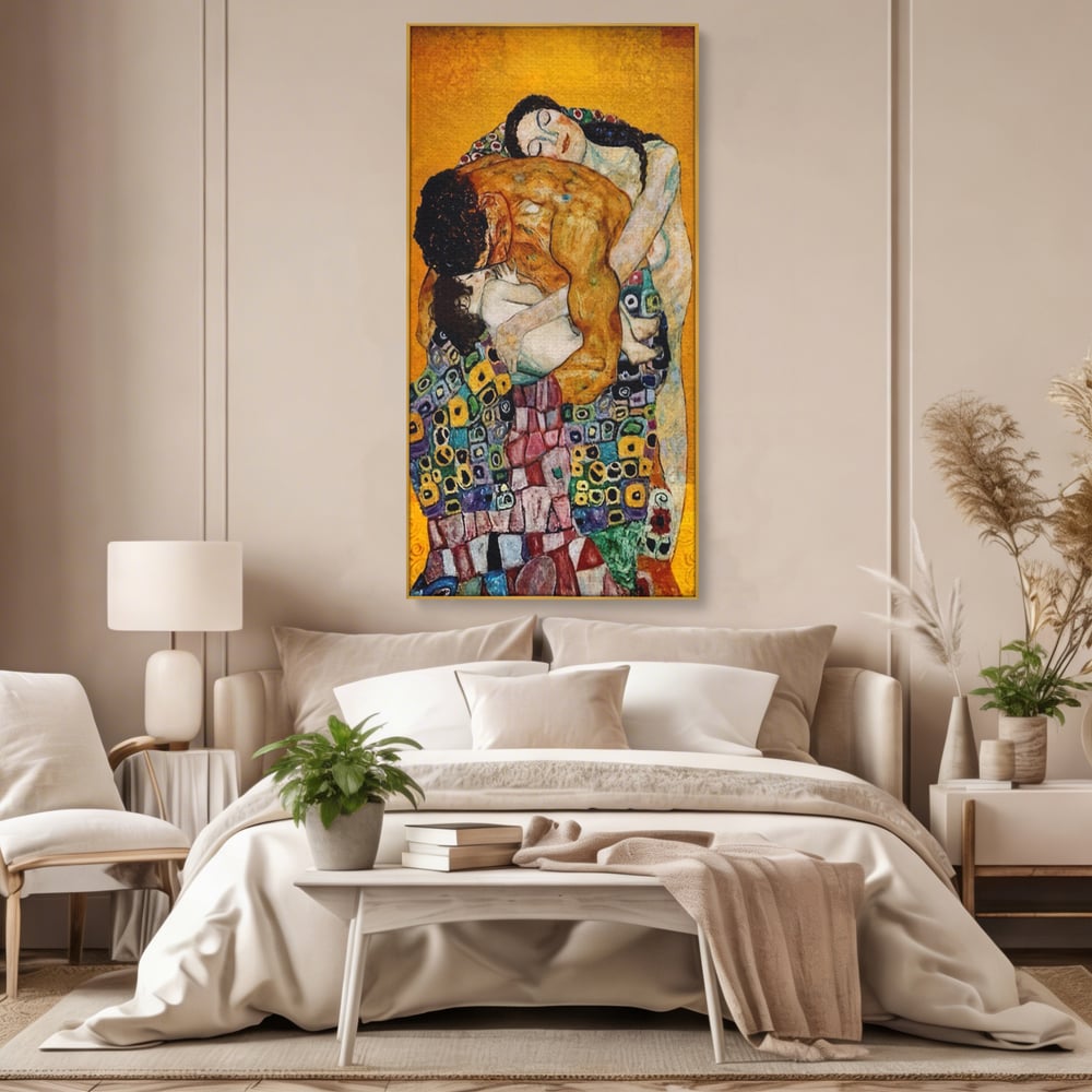 Tablou canvas cu reproducere pictura the family, in rama de aluminiu auriu, pe perete intr-un dormitor
